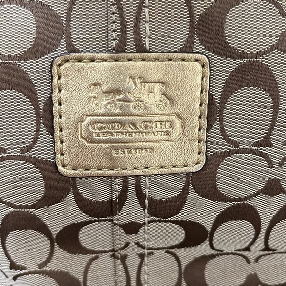 Coach shoulder purse - Picture 3 of 13